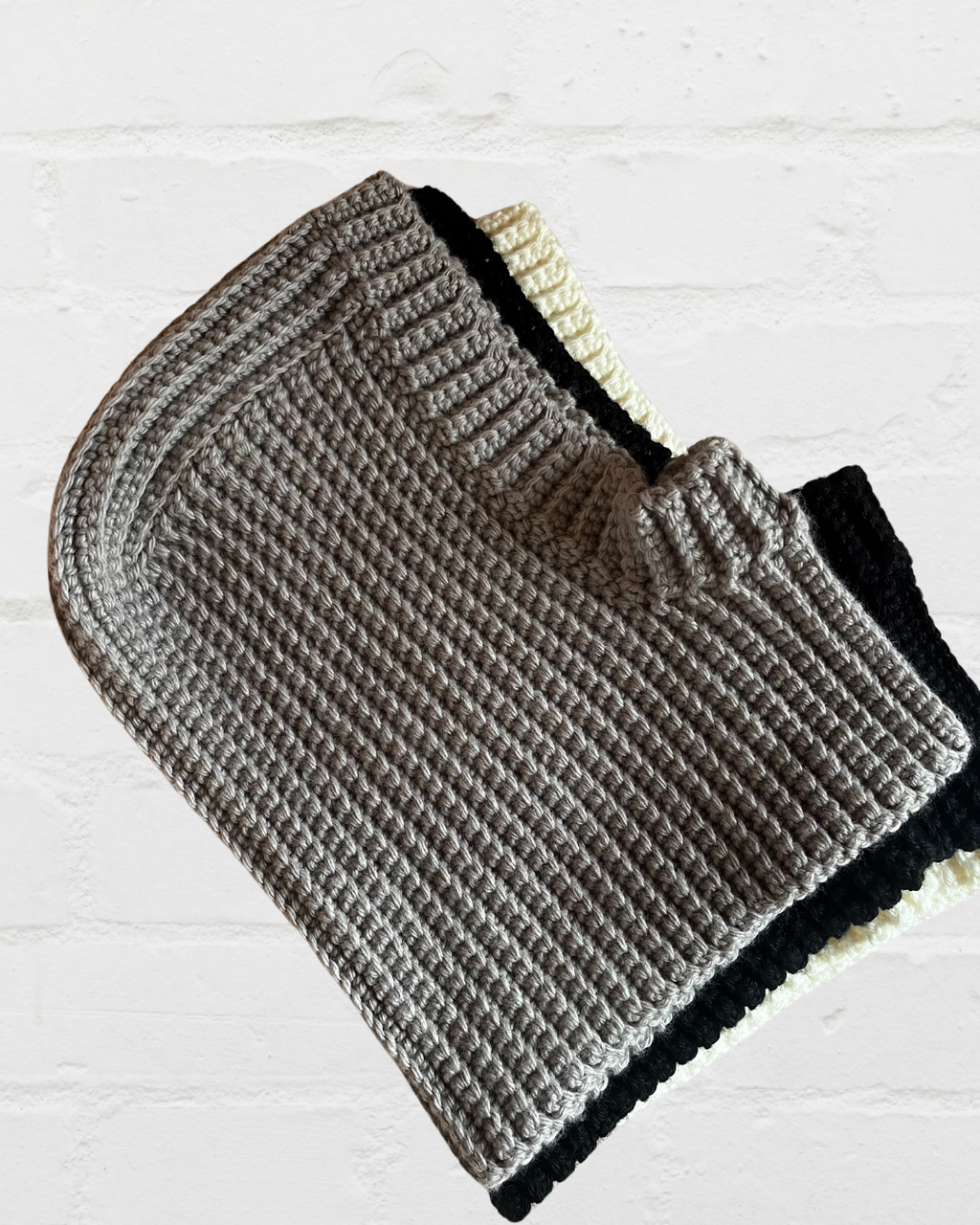 Cagoule en crochet minimaliste unisex