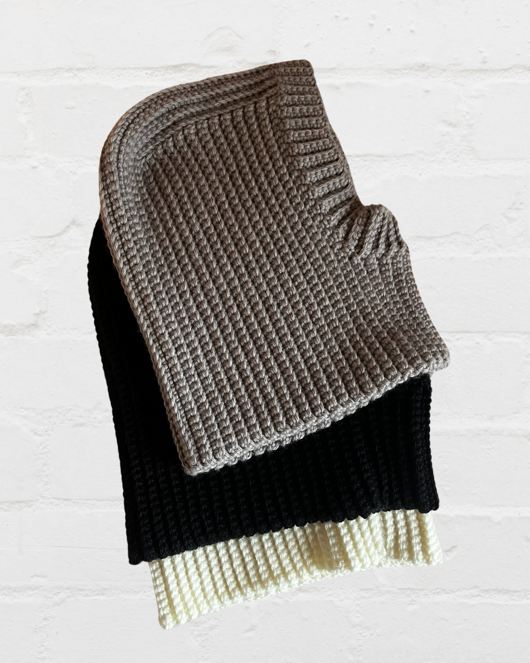 Cagoule en crochet minimaliste unisex